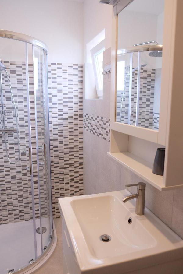 Apartmani Mojca Selce Buitenkant foto