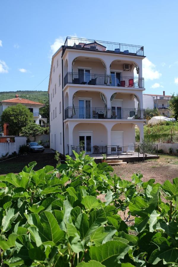 Apartmani Mojca Selce Buitenkant foto